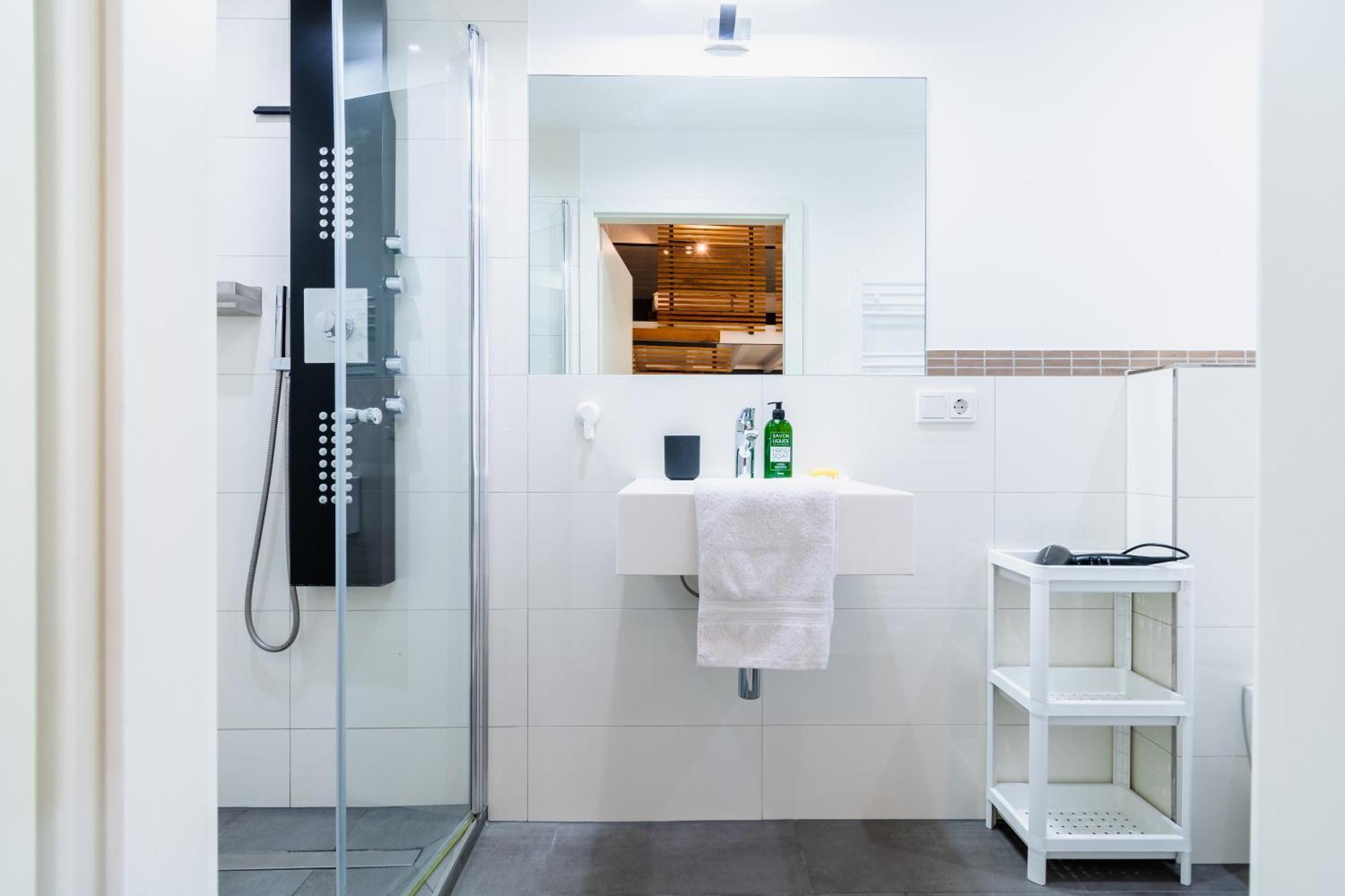 Home By Doni I Serviced Apartments I Ruhig I Zentral Nahe Rmcc, Staatsheater & Landtag ヴィースバーデン エクステリア 写真